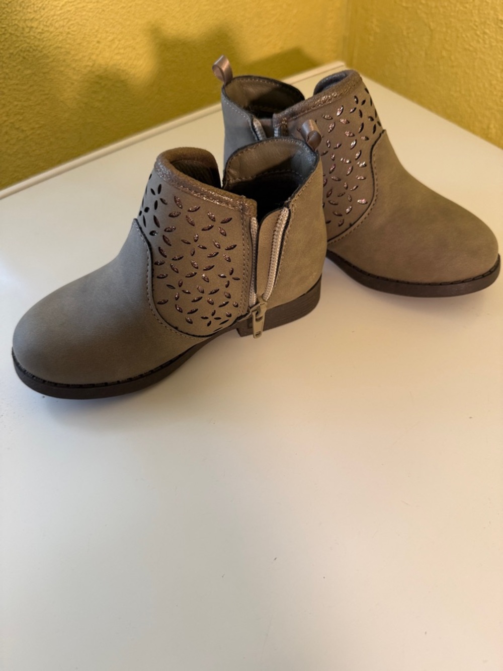 OshKosh B'gosh Taupe Girls Ankle Boots with Cutout Detail - Picture 3 of 10